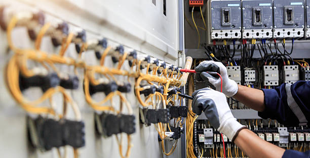 Professional Electrician technician working in Romulus, MI